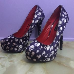 Purple skull print heels